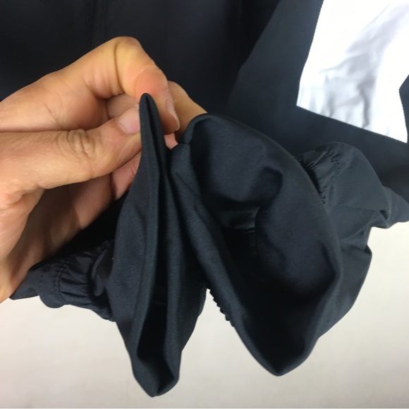 Core 10 by Reebok AM wind jacket with thumb holes - Picture 7 of 9